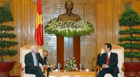 Thủ tướng Nguyễn Tấn Dũng tiếp các Thượng nghị sỹ Hoa Kỳ